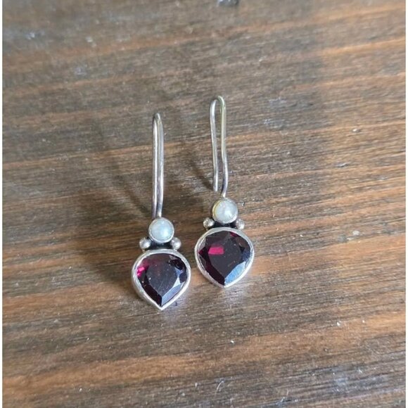 Discontinued Silpada "Get Glowing" Garnet & Pearl Earrings - Picture 7 of 9